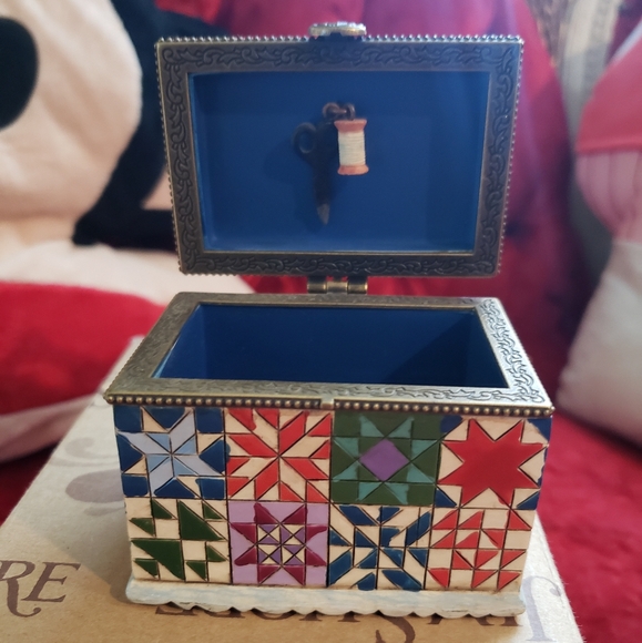 Jim Shore Heartwood Creek Create a Life Sew Beautiful Trinket Box New In Box - Picture 2 of 4
